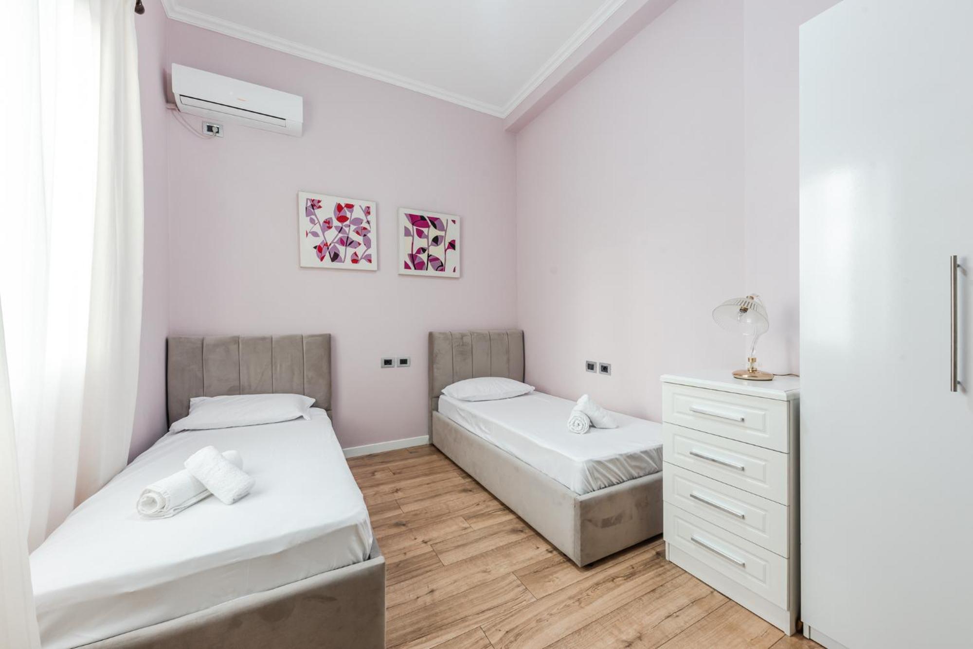 Urban Retreat By Ps Apartment Durres